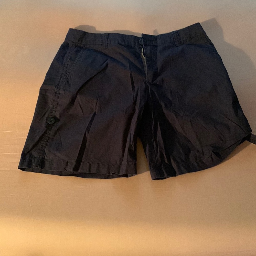 Selling shorts in very good condition any questions feel free to ask.😊